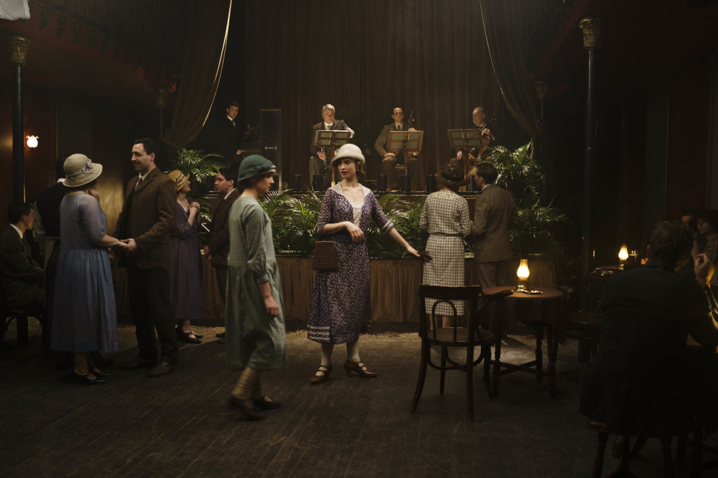 EMBARGOED_UNTIL_19TH_SEPTEMBER_DOWNTON_EP2_32