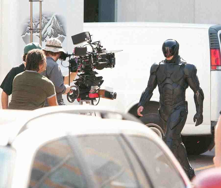 First Look Pictures of the New RoboCop!